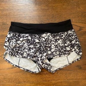 Lulu lemon speed up shorts 2.5”